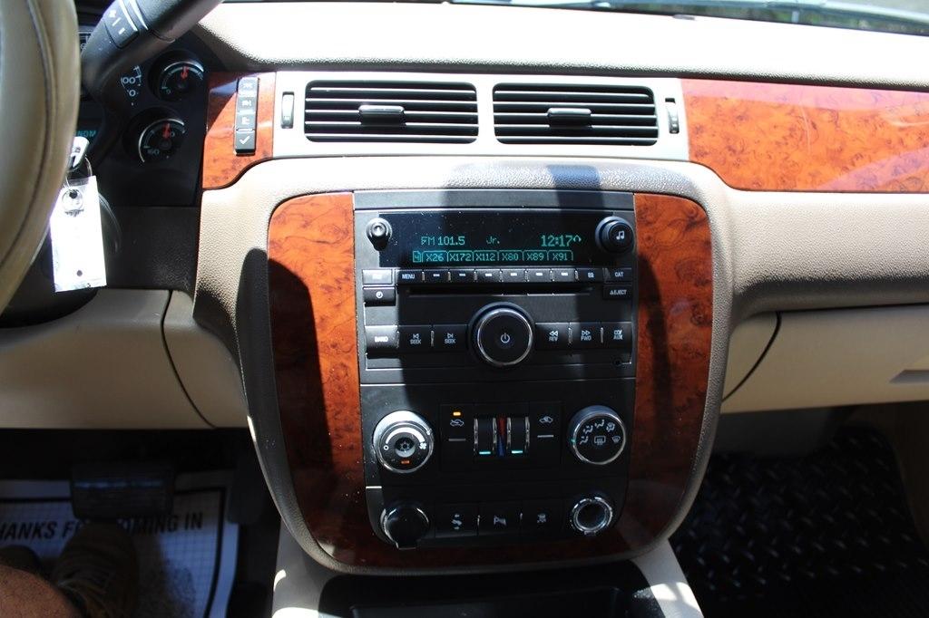 Chevrolet Avalanche 2WD Crew Cab LS 2011