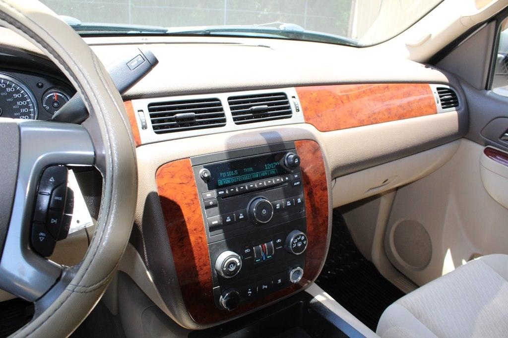 Chevrolet Avalanche 2WD Crew Cab LS 2011