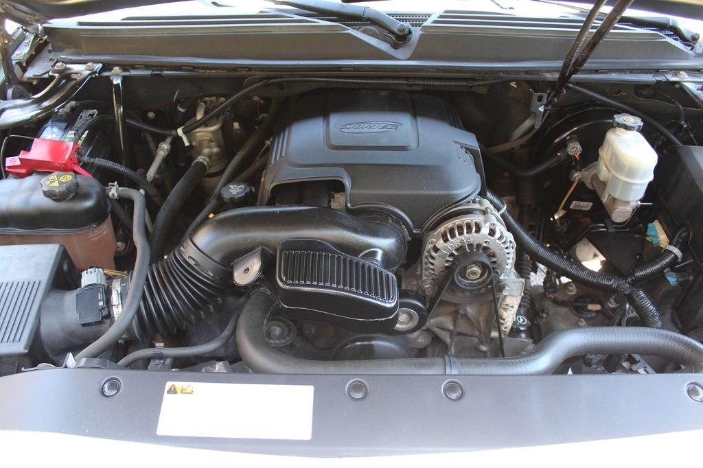 Chevrolet Avalanche 2WD Crew Cab LS 2011