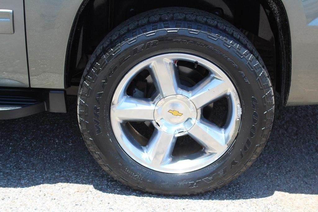 Chevrolet Avalanche 2WD Crew Cab LS 2011