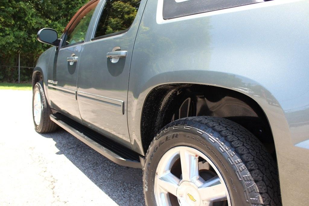 Chevrolet Avalanche 2WD Crew Cab LS 2011