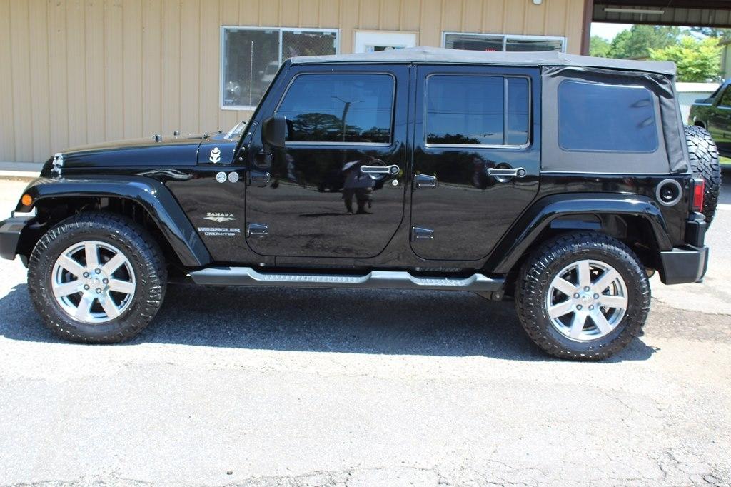 Jeep Wrangler Unlimited 4WD 4dr Sahara 2013