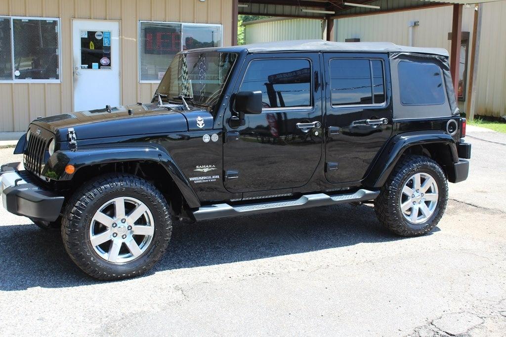 Jeep Wrangler Unlimited 4WD 4dr Sahara 2013