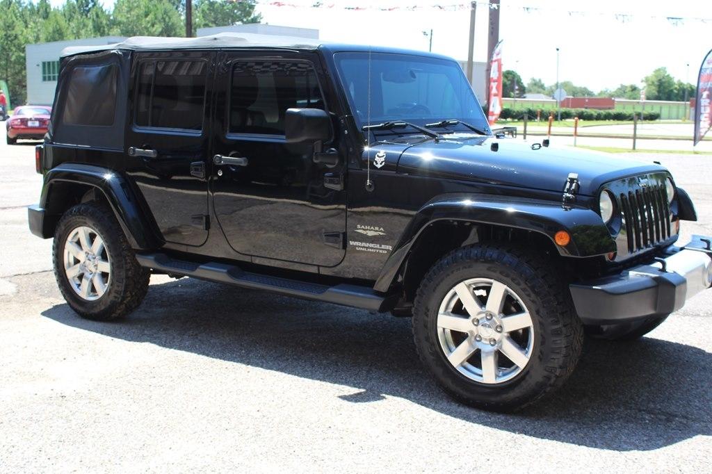 Jeep Wrangler Unlimited 4WD 4dr Sahara 2013