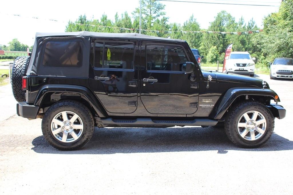 Jeep Wrangler Unlimited 4WD 4dr Sahara 2013