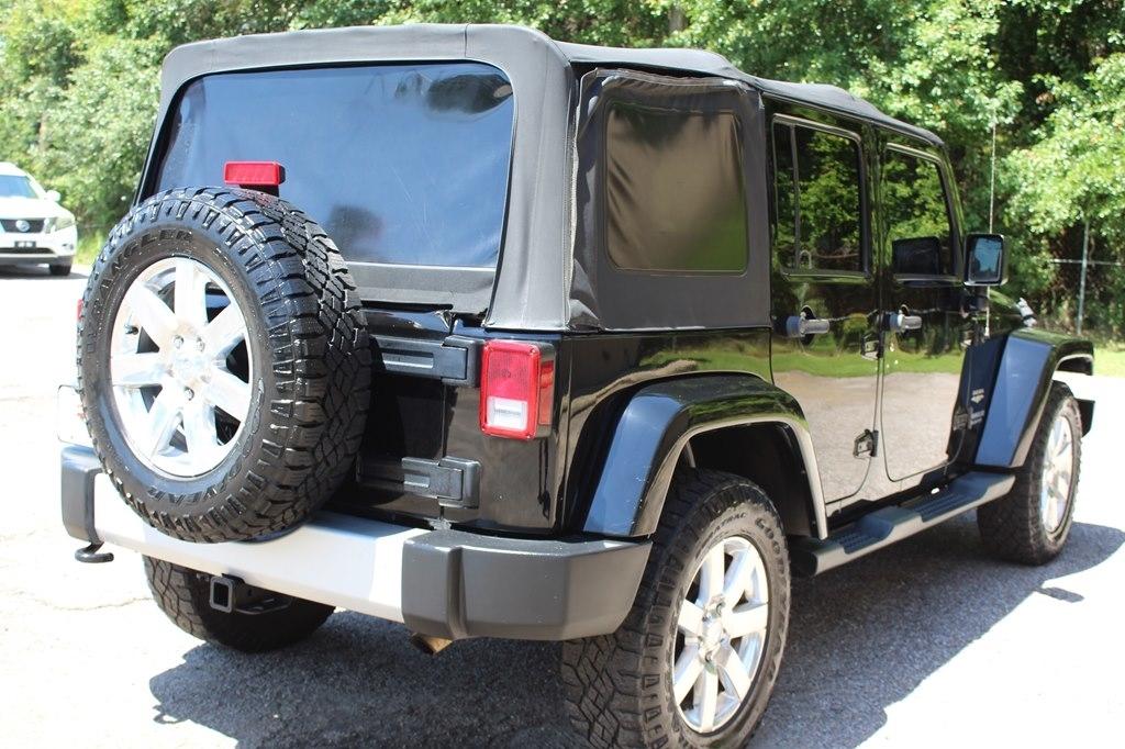 Jeep Wrangler Unlimited 4WD 4dr Sahara 2013