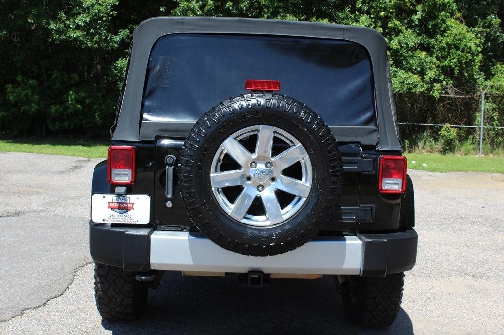 Jeep Wrangler Unlimited 4WD 4dr Sahara 2013