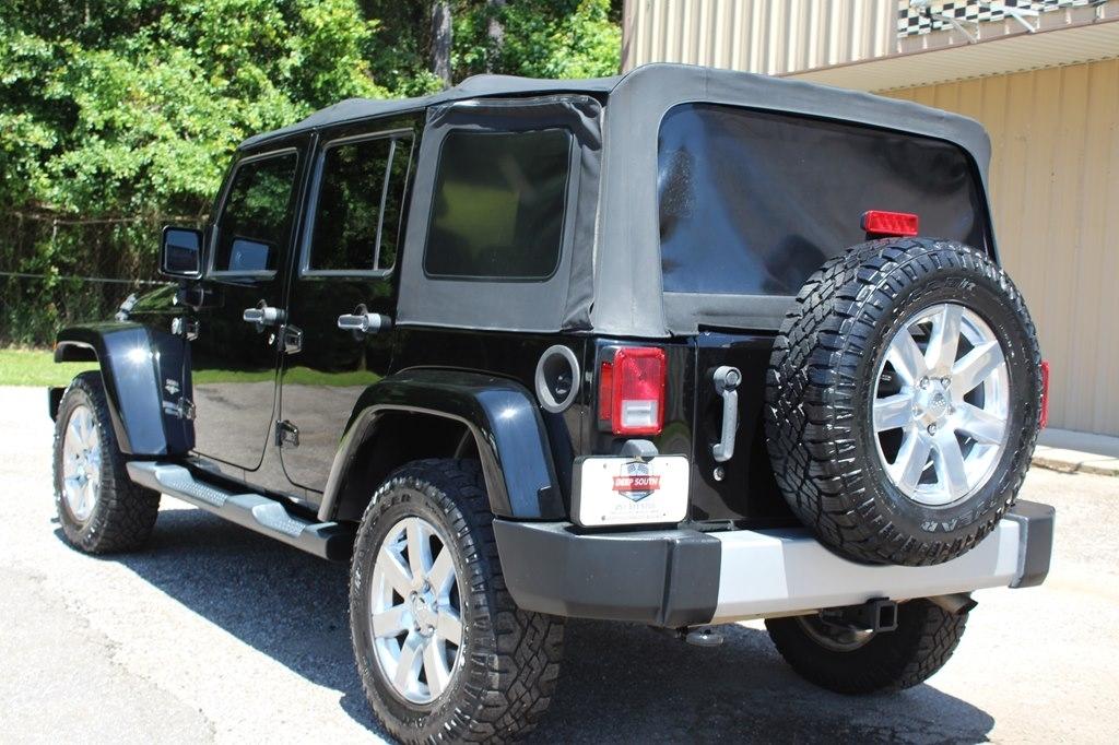 Jeep Wrangler Unlimited 4WD 4dr Sahara 2013