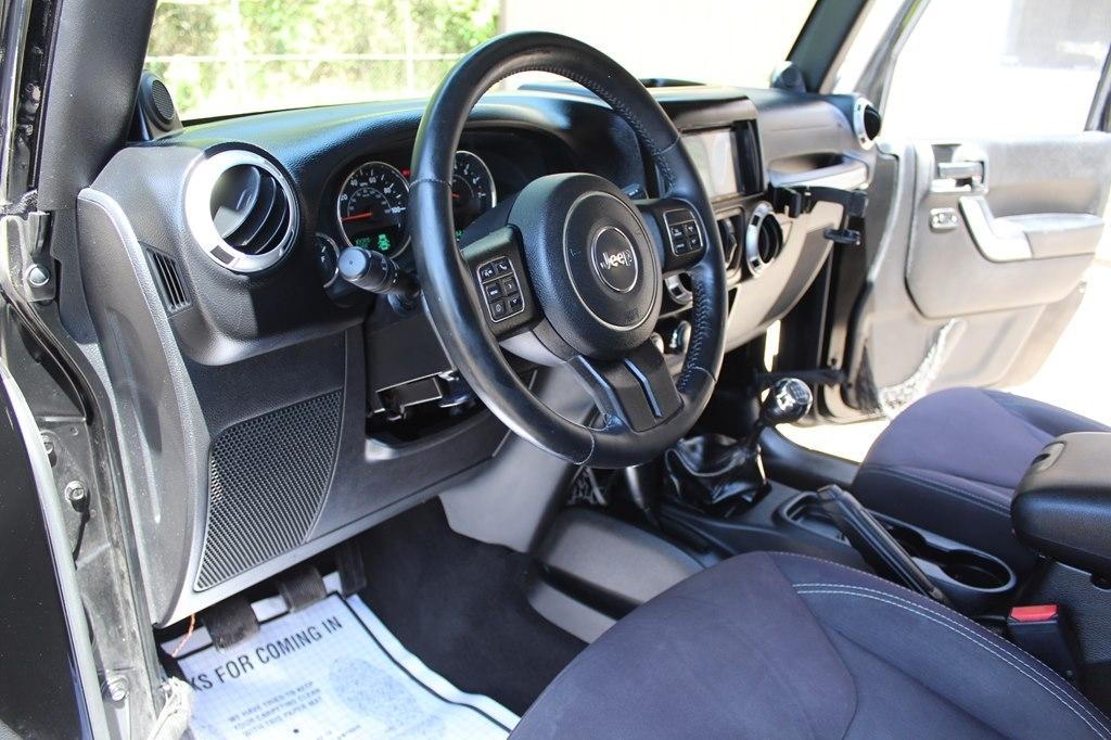Jeep Wrangler Unlimited 4WD 4dr Sahara 2013