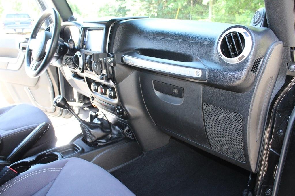 Jeep Wrangler Unlimited 4WD 4dr Sahara 2013