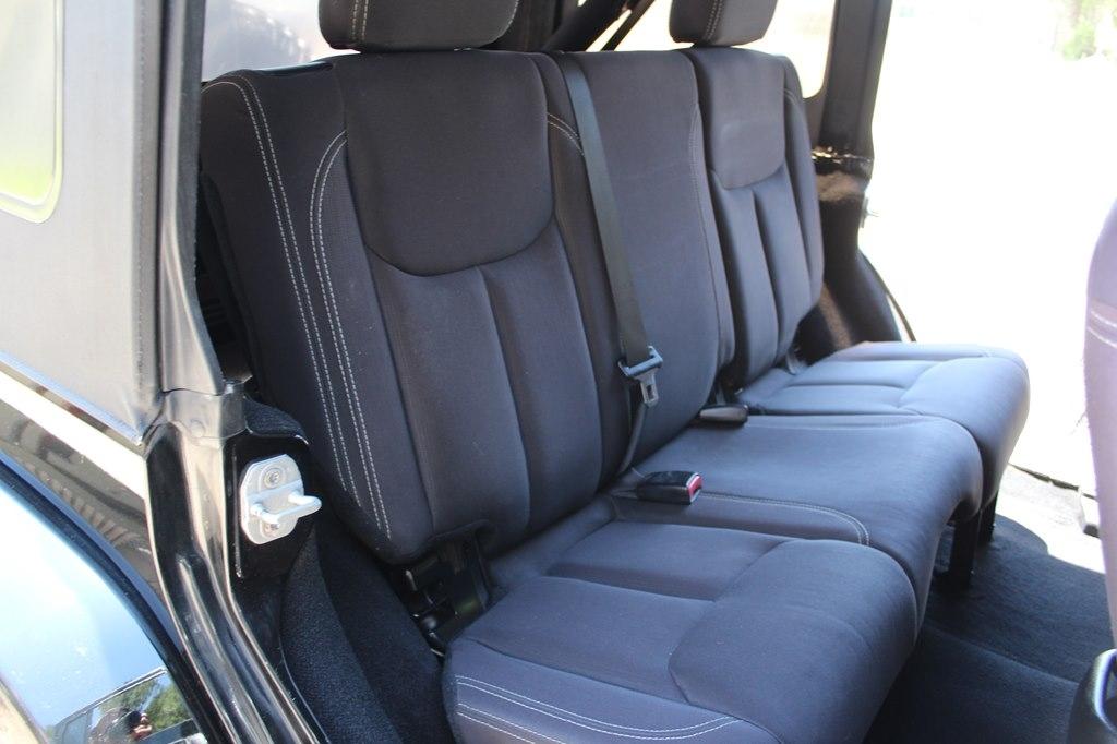 Jeep Wrangler Unlimited 4WD 4dr Sahara 2013