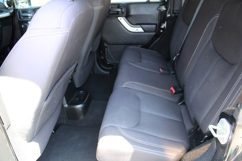 Jeep Wrangler Unlimited 4WD 4dr Sahara 2013