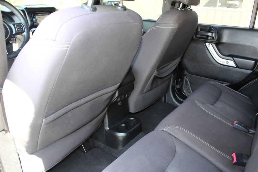 Jeep Wrangler Unlimited 4WD 4dr Sahara 2013