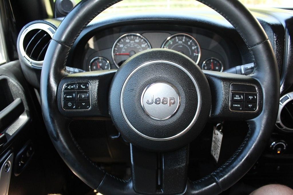 Jeep Wrangler Unlimited 4WD 4dr Sahara 2013