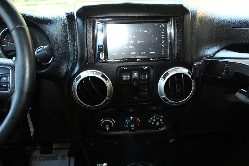 Jeep Wrangler Unlimited 4WD 4dr Sahara 2013