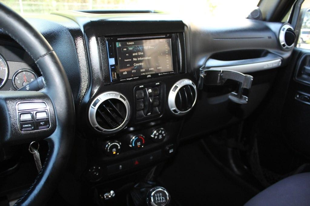 Jeep Wrangler Unlimited 4WD 4dr Sahara 2013