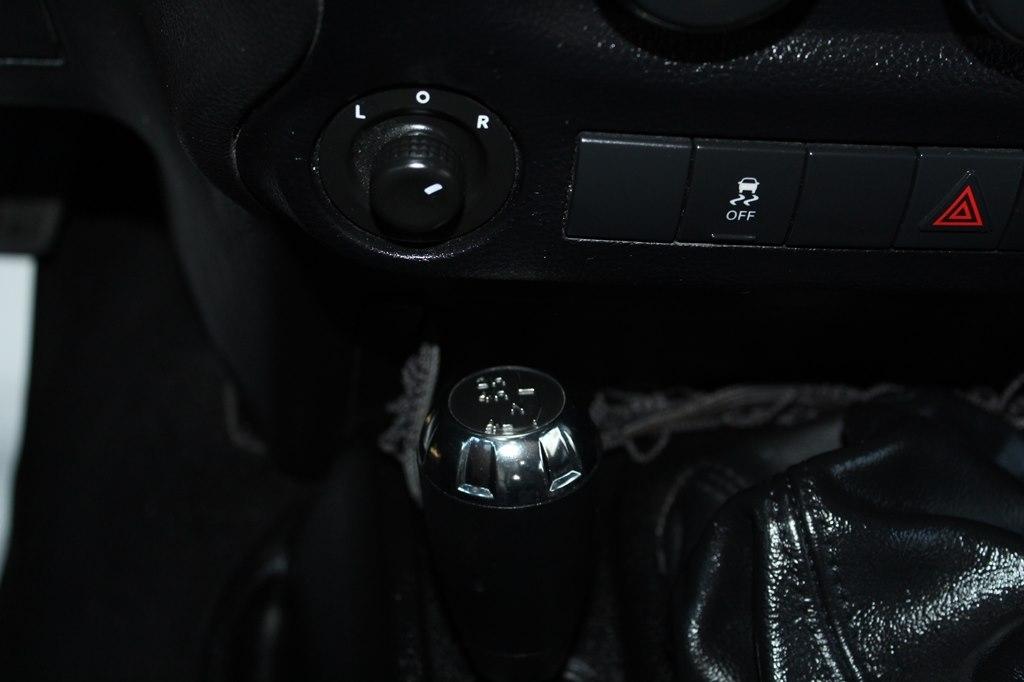 Jeep Wrangler Unlimited 4WD 4dr Sahara 2013