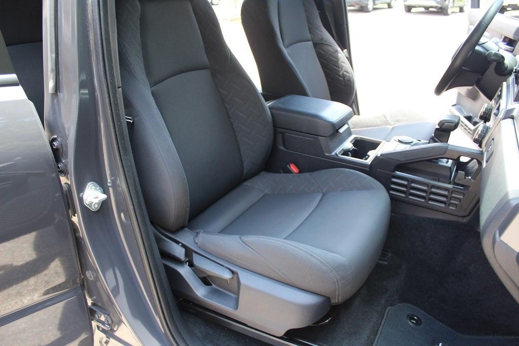 Toyota Tacoma 2WD TRD Sport Double Cab 5' Bed AT (Natl) 2024