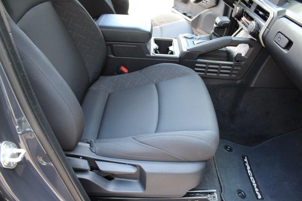 Toyota Tacoma 2WD TRD Sport Double Cab 5' Bed AT (Natl) 2024