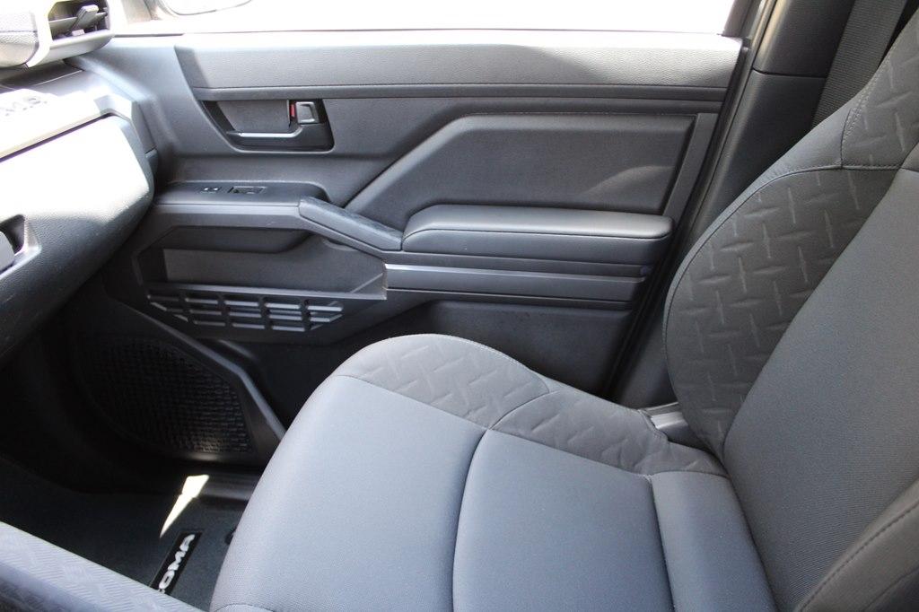 Toyota Tacoma 2WD TRD Sport Double Cab 5' Bed AT (Natl) 2024