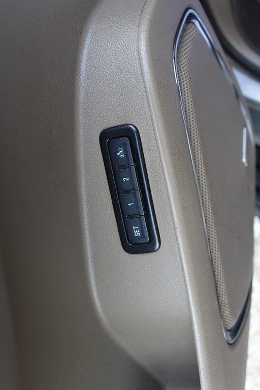 Chevrolet Suburban 2WD 4dr 1500 LT 2018