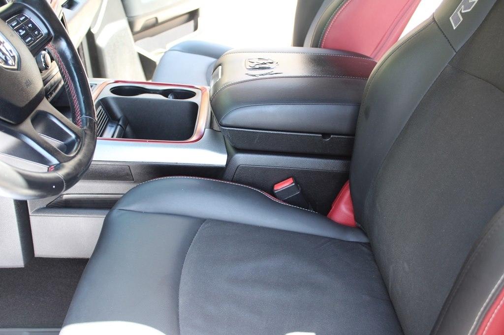 RAM 1500 4WD Crew Cab 140.5" Rebel 2016