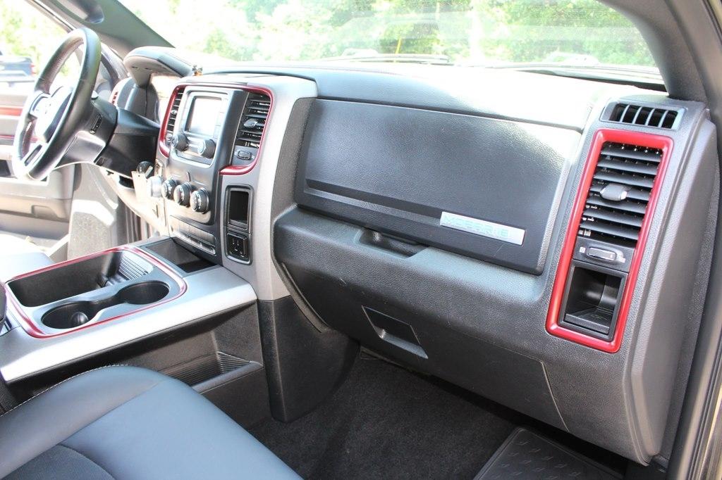 RAM 1500 4WD Crew Cab 140.5" Rebel 2016