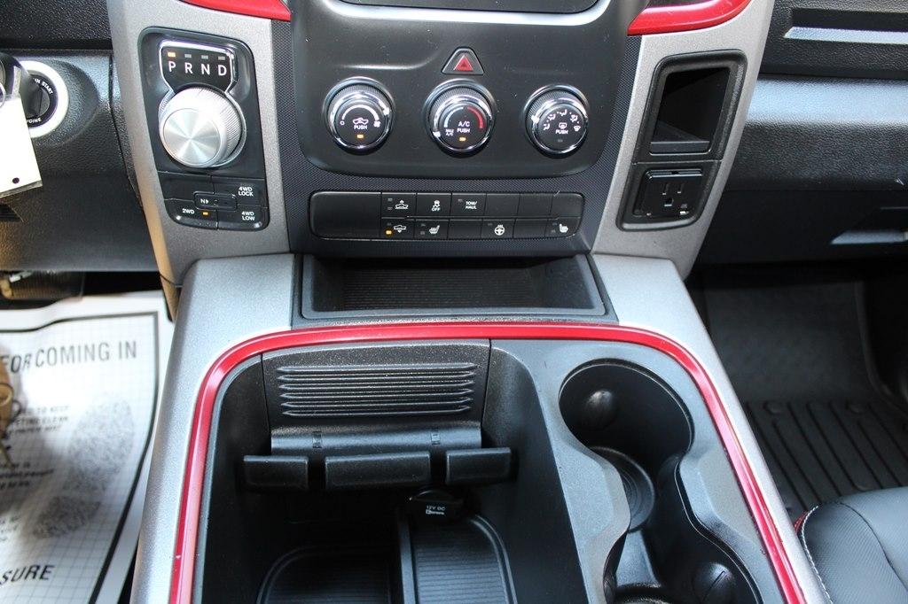 RAM 1500 4WD Crew Cab 140.5" Rebel 2016