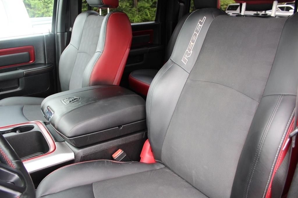 RAM 1500 4WD Crew Cab 140.5" Rebel 2016