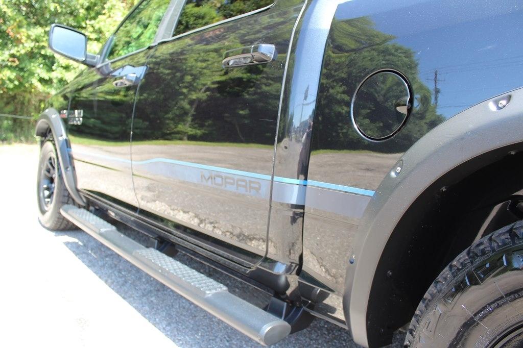 RAM 1500 4WD Crew Cab 140.5" Rebel 2016