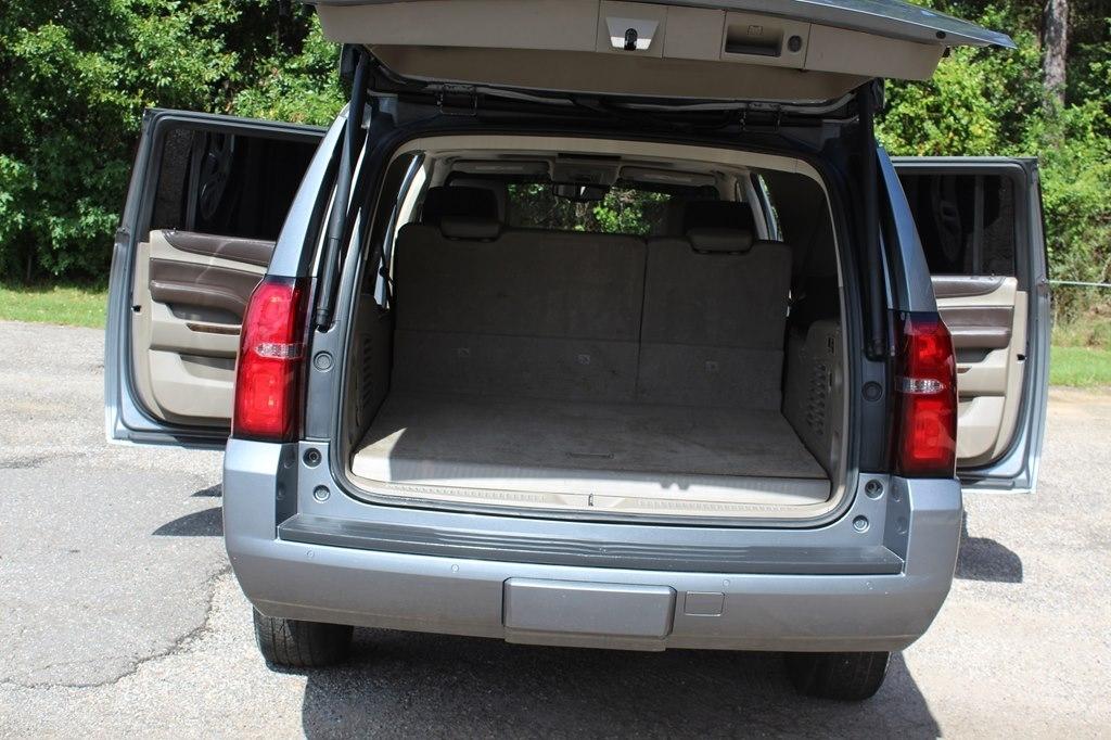Chevrolet Suburban 2WD 4dr LT 2020