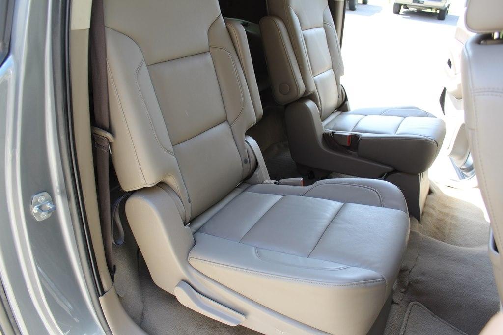 Chevrolet Suburban 2WD 4dr LT 2020