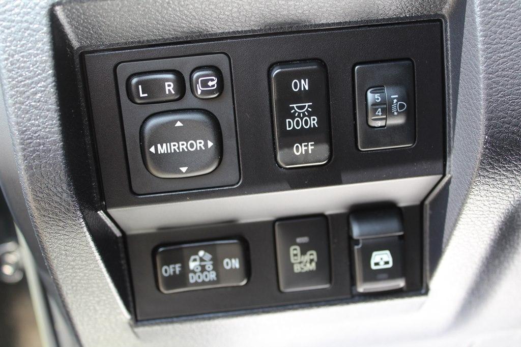 Toyota Tundra 4WD 1794 Edition CrewMax 5.5' Bed 5.7L FFV (Natl) 2017