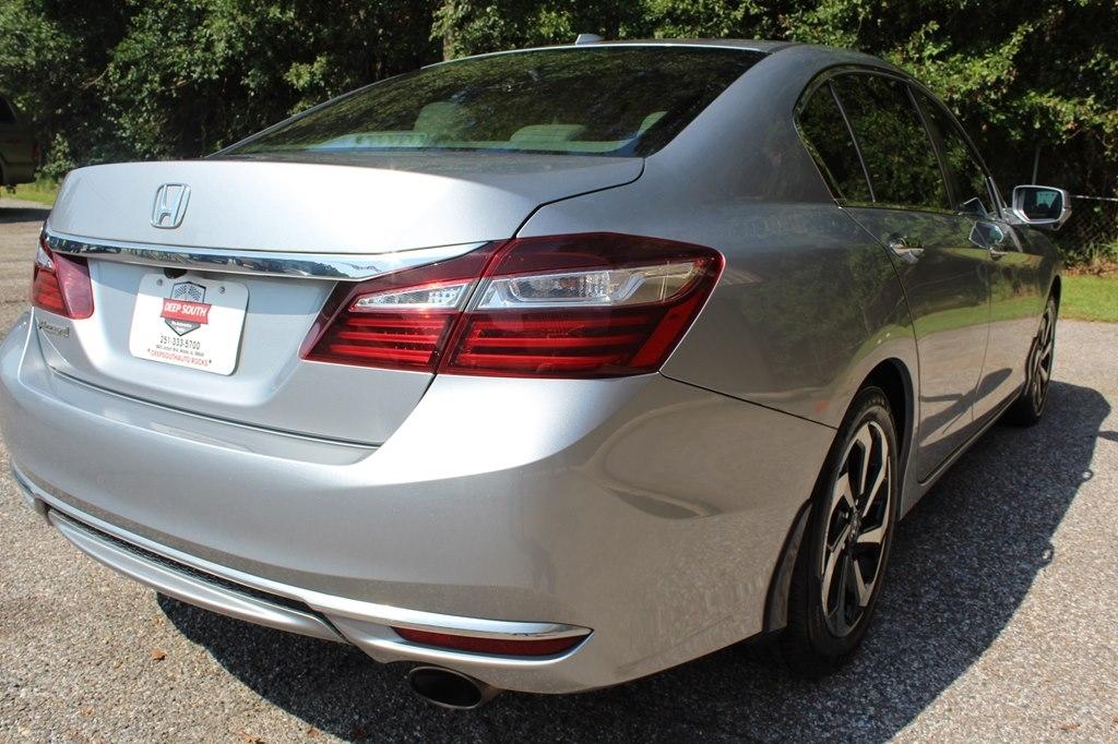 Honda Accord Sedan EX-L CVT w/Navi & Honda Sensing 2017