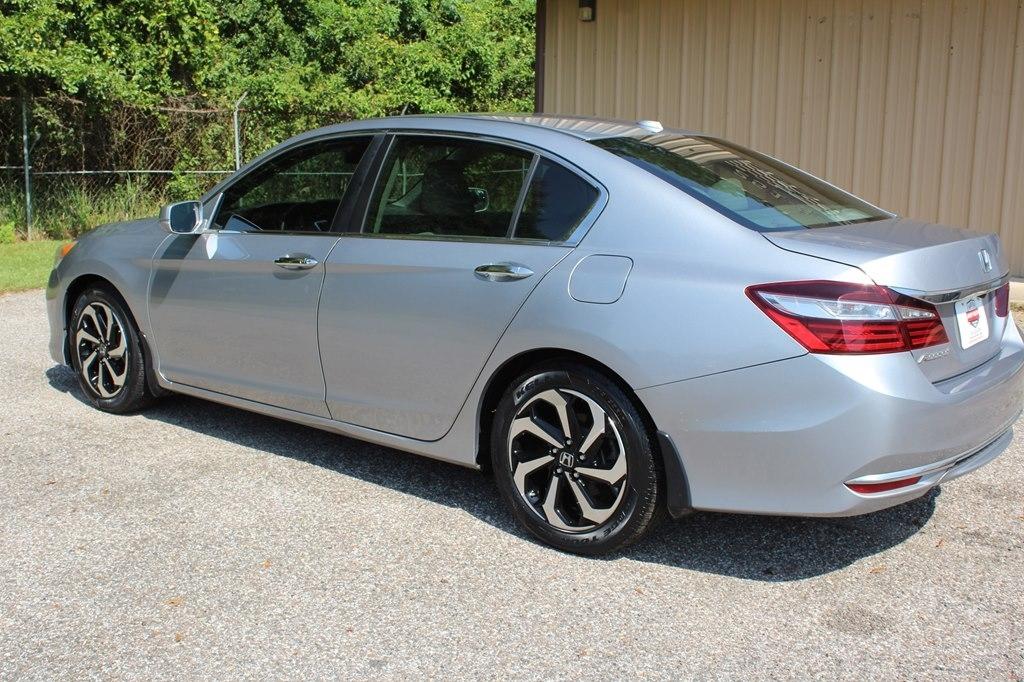 Honda Accord Sedan EX-L CVT w/Navi & Honda Sensing 2017