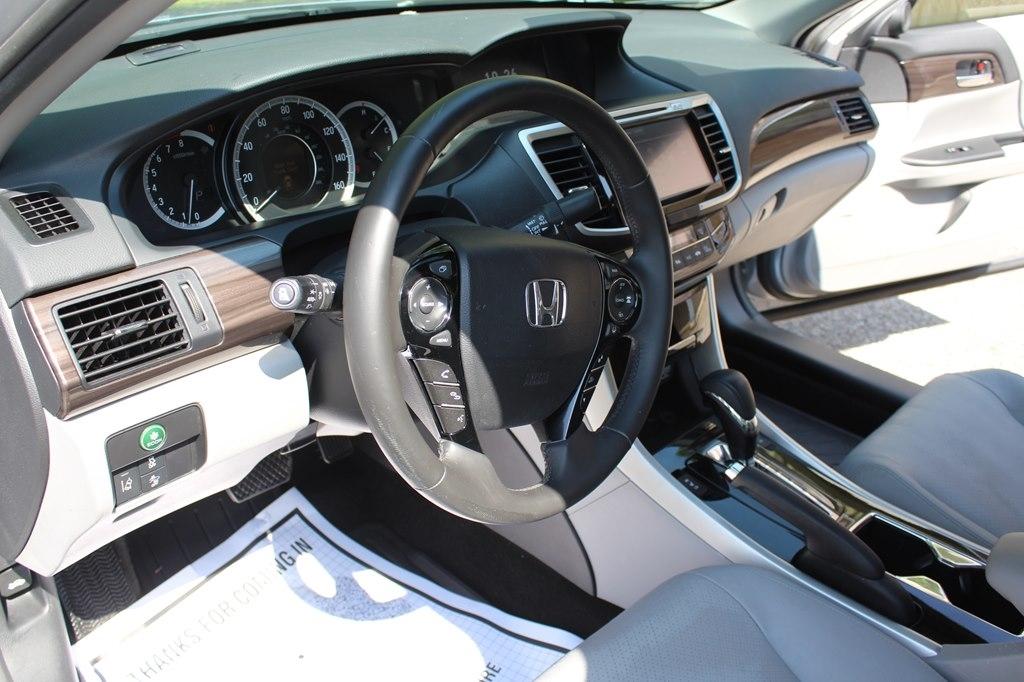 Honda Accord Sedan EX-L CVT w/Navi & Honda Sensing 2017