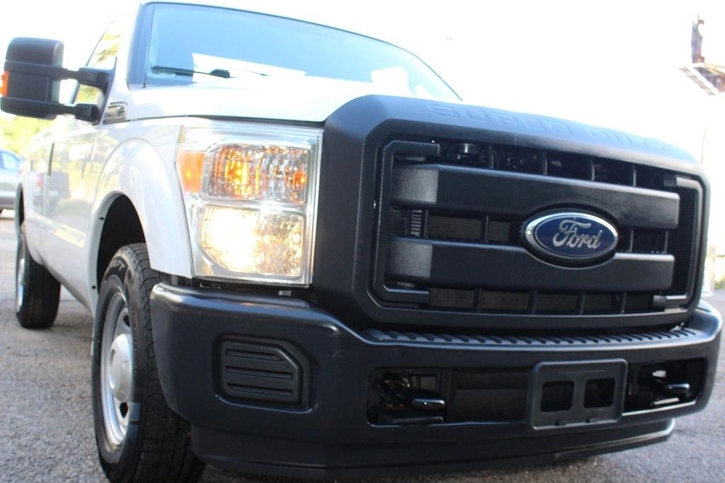 Ford Super Duty F-250 SRW 2WD Reg Cab 137" XLT 2016