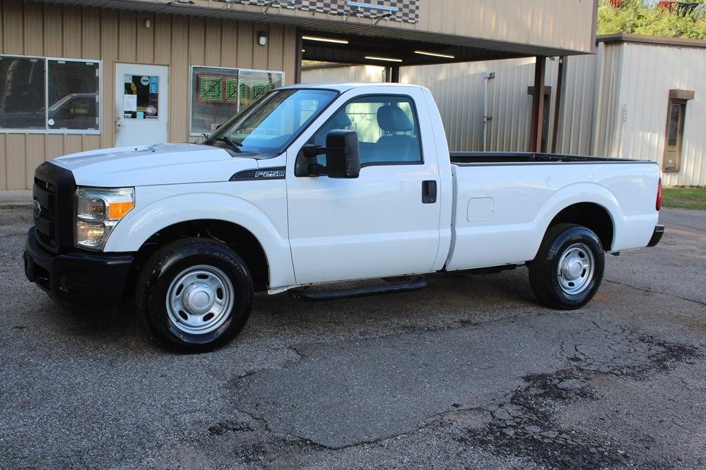 Ford Super Duty F-250 SRW 2WD Reg Cab 137" XLT 2016