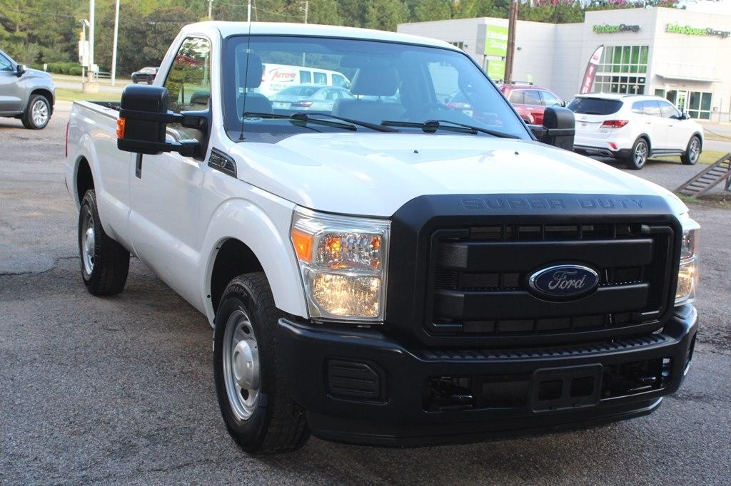 Ford Super Duty F-250 SRW 2WD Reg Cab 137" XLT 2016
