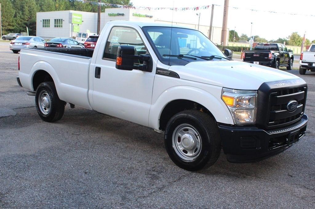 Ford Super Duty F-250 SRW 2WD Reg Cab 137" XLT 2016