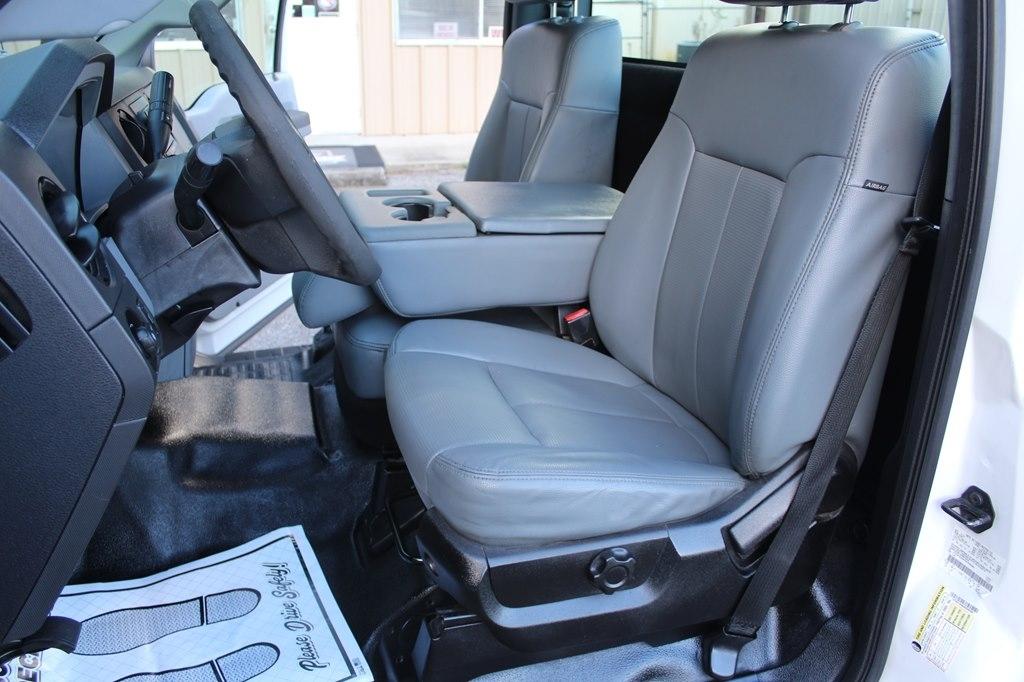 Ford Super Duty F-250 SRW 2WD Reg Cab 137" XLT 2016