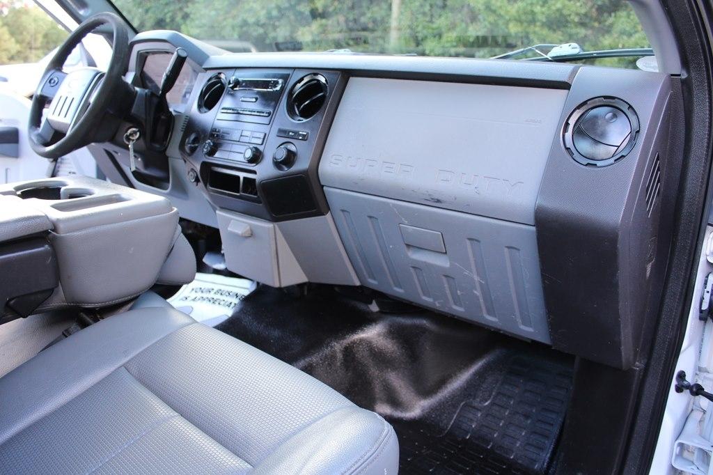 Ford Super Duty F-250 SRW 2WD Reg Cab 137" XLT 2016