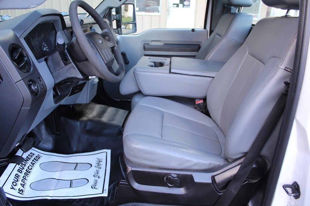 Ford Super Duty F-250 SRW 2WD Reg Cab 137" XLT 2016