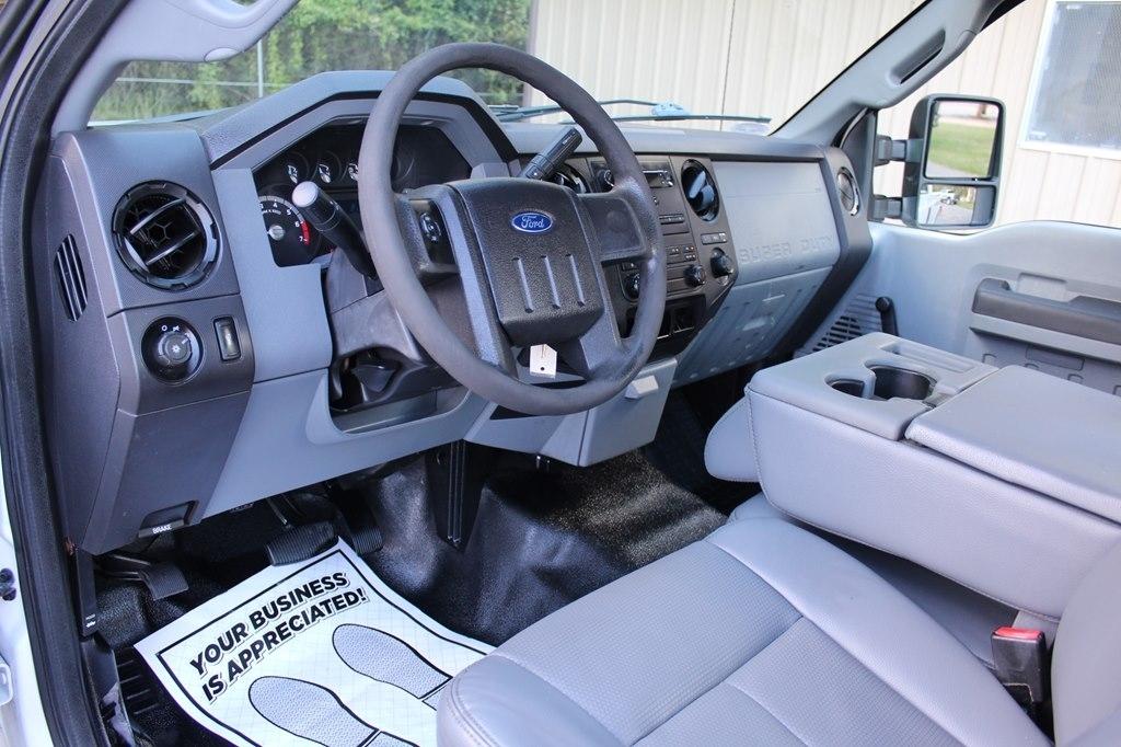 Ford Super Duty F-250 SRW 2WD Reg Cab 137" XLT 2016