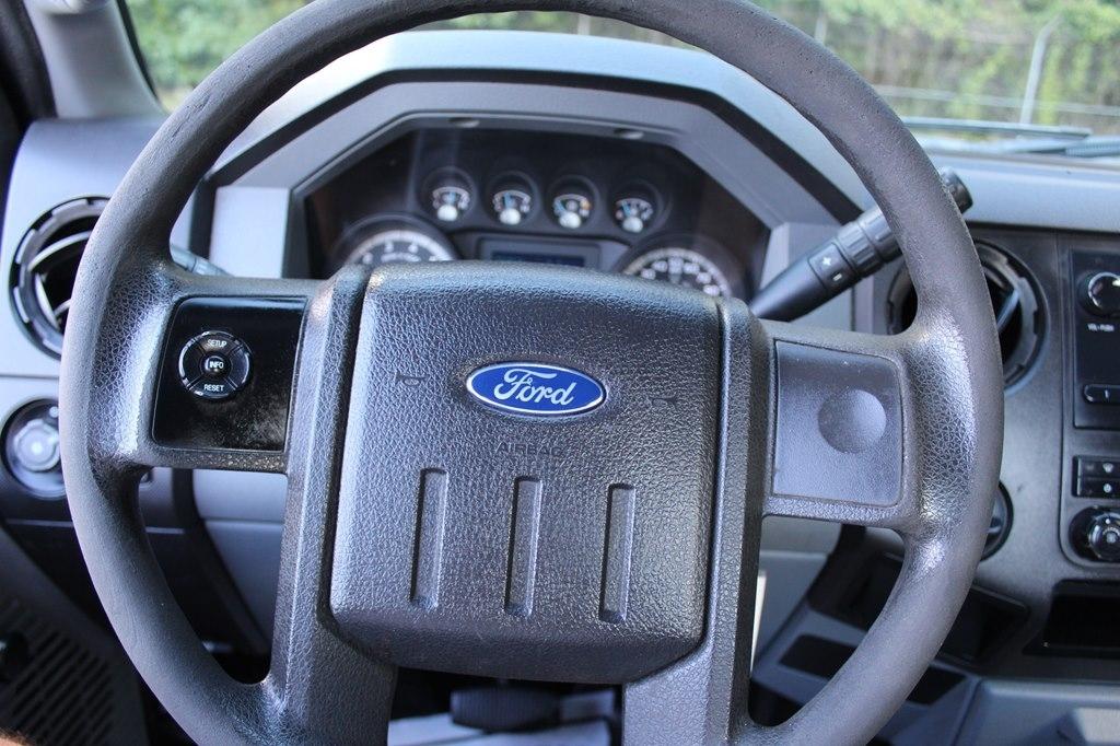 Ford Super Duty F-250 SRW 2WD Reg Cab 137" XLT 2016