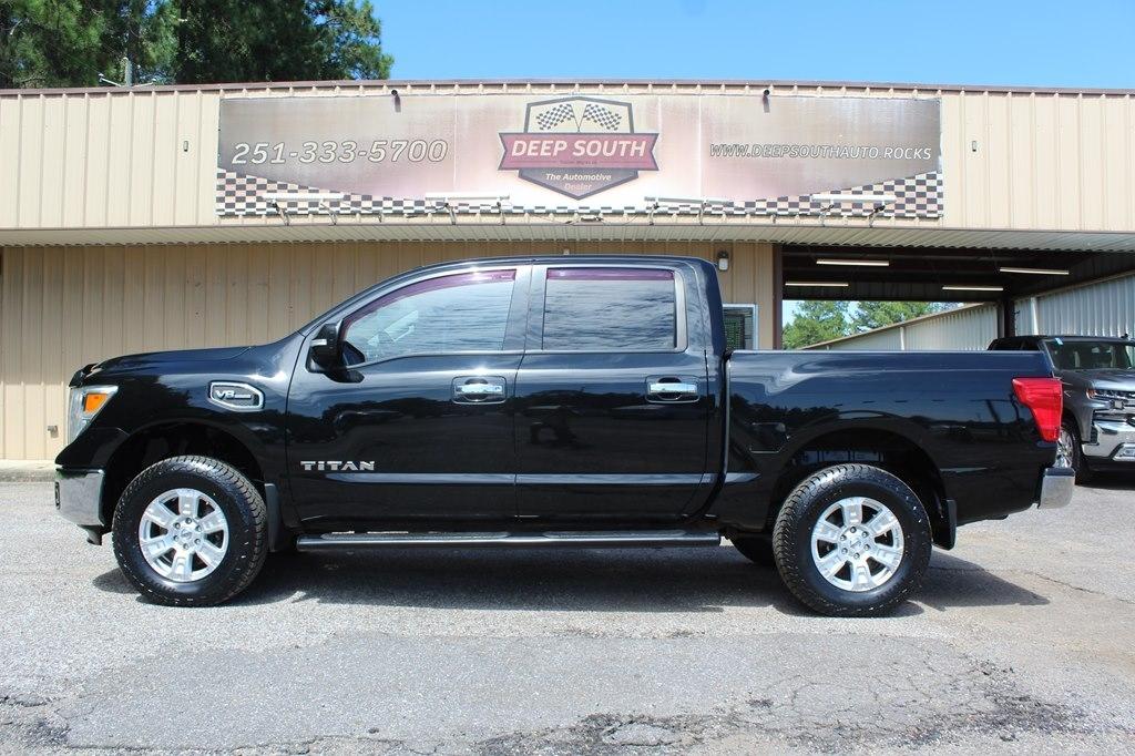 2017 Nissan Titan 4x4 Crew Cab SV