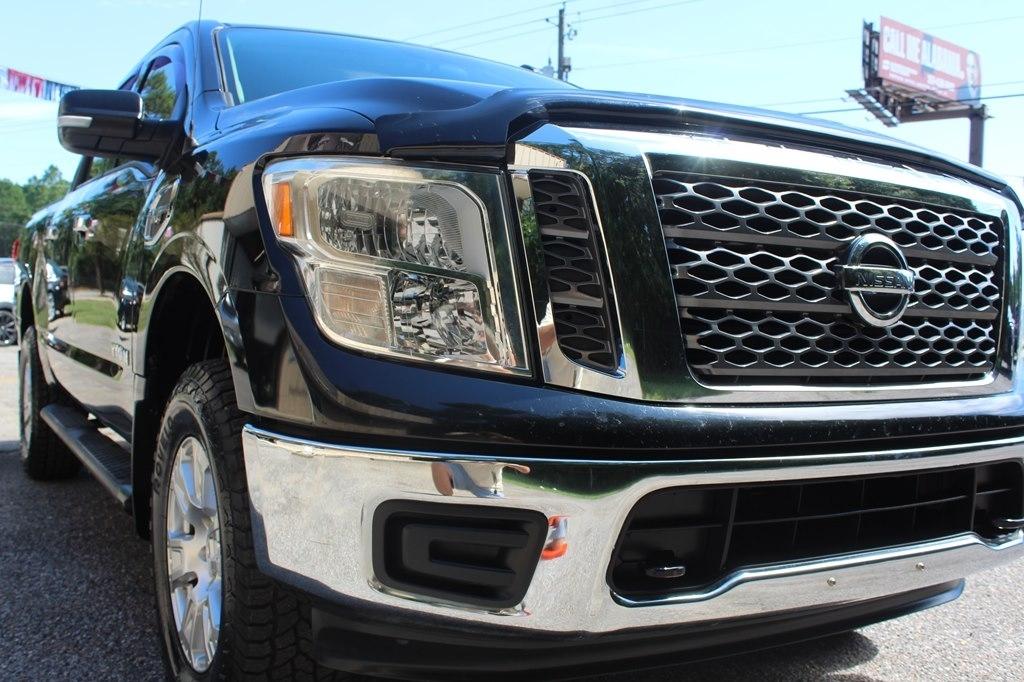Nissan Titan 4x4 Crew Cab SV 2017