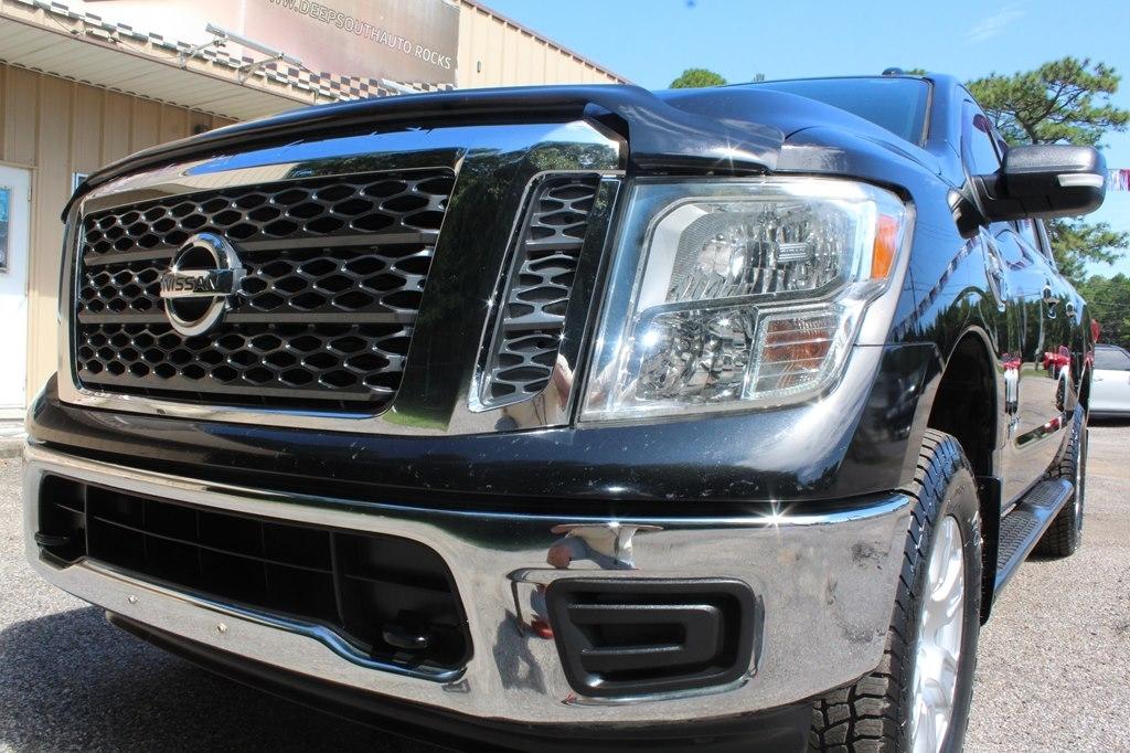 Nissan Titan 4x4 Crew Cab SV 2017