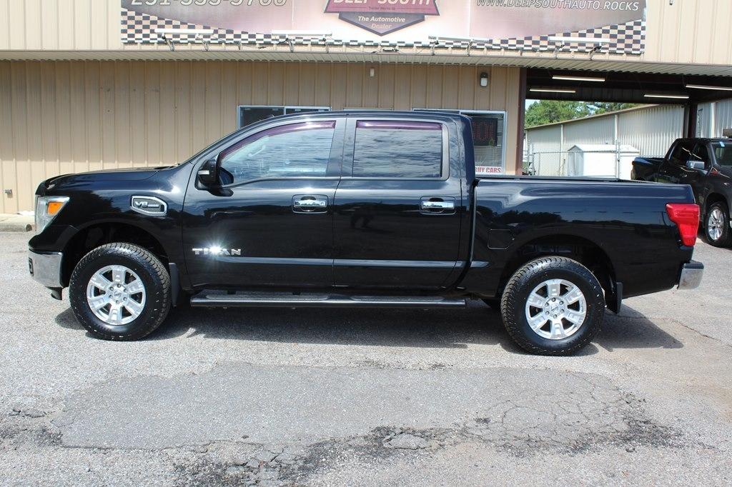 Nissan Titan 4x4 Crew Cab SV 2017