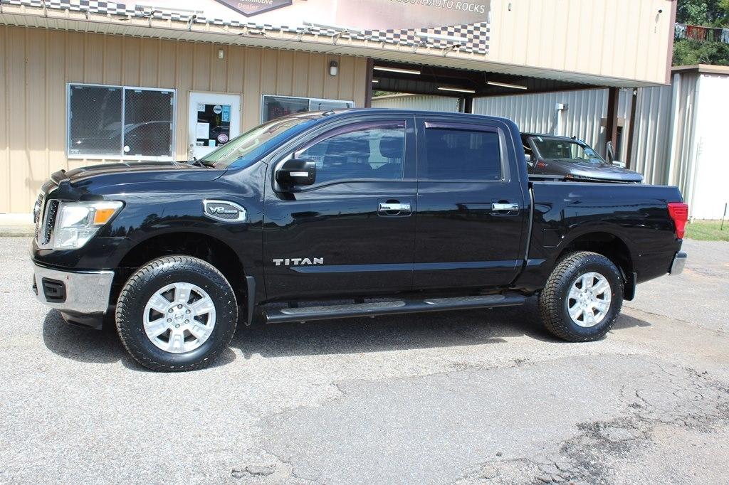 Nissan Titan 4x4 Crew Cab SV 2017